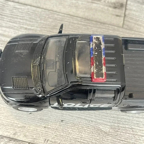 Kinsmart Ford F150 SVT 2013 Raptor Supercrew 1:46 Scale KT-5365 Missing Hatch - Picture 8 of 9